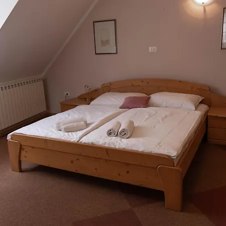Bed & Breakfast Martinov Hram 3*