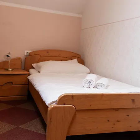 Oda ve Kahvaltı Martinov Hram 3*