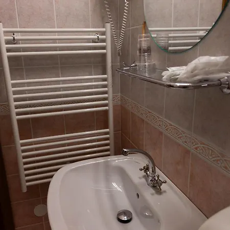 Oda ve Kahvaltı Martinov Hram 3*