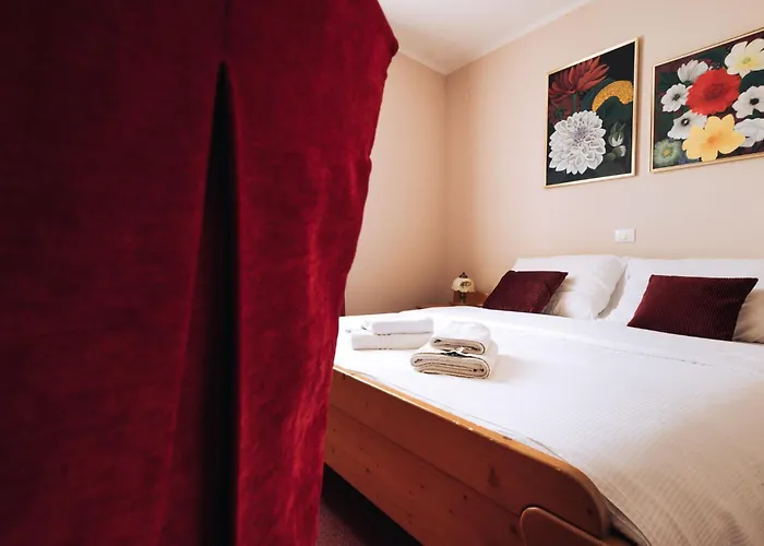 לינה וארוחת בוקר Martinov Hram בובק