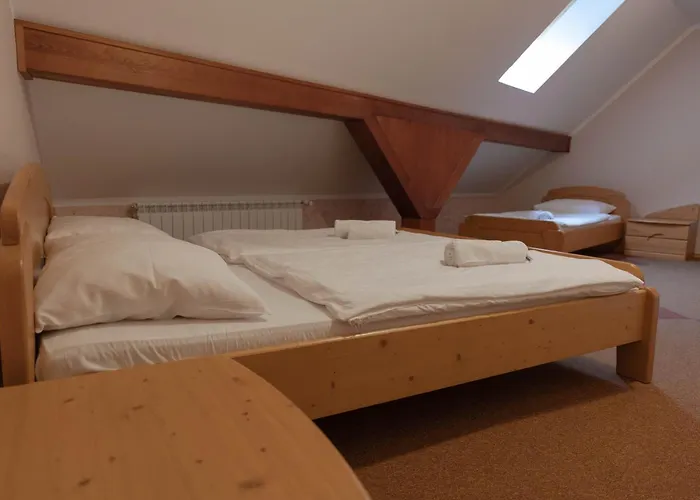 לינה וארוחת בוקר Martinov Hram בובק