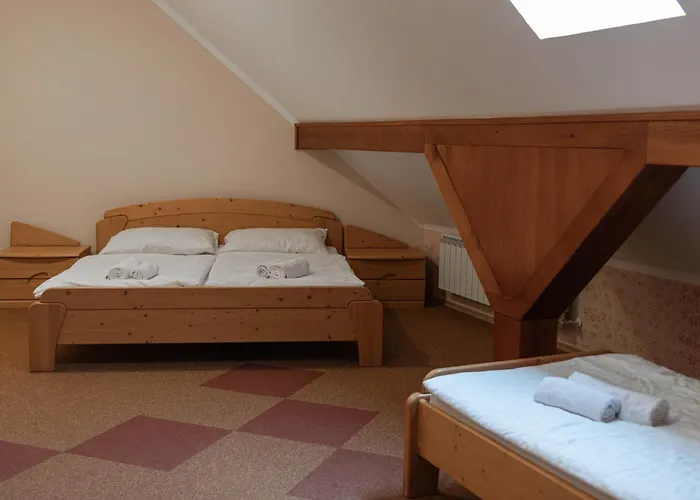 לינה וארוחת בוקר Martinov Hram בובק